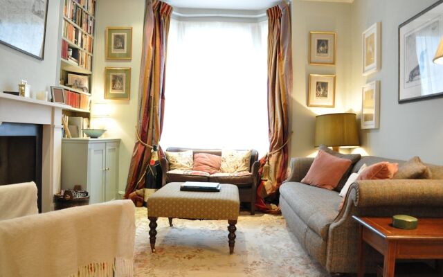 4 Bedroom Home In Battersea