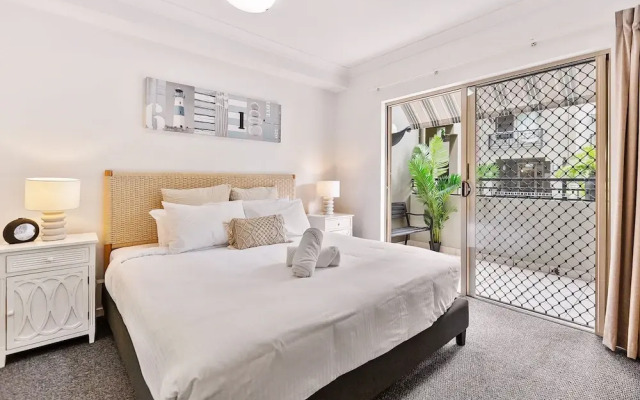 Lux Apartment Cairns - 9 Pools BBQ Gym