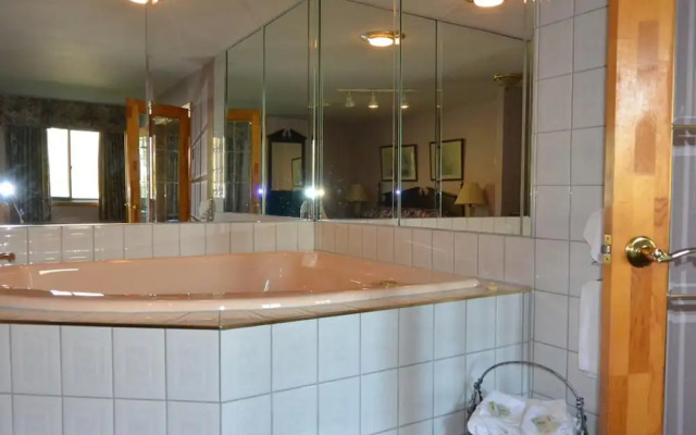 McIntosh Country Inn & Conference Centre in Canada