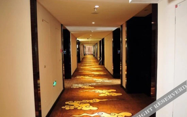 Huang He  International   Hotel