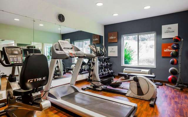 Comfort Suites Independence - Kansas City