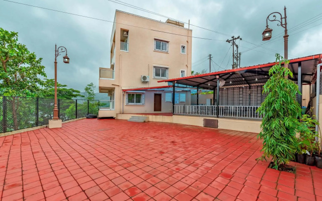 SaffronStays Riverdale, Mulshi - Lakefront villa with pool and mountain view
