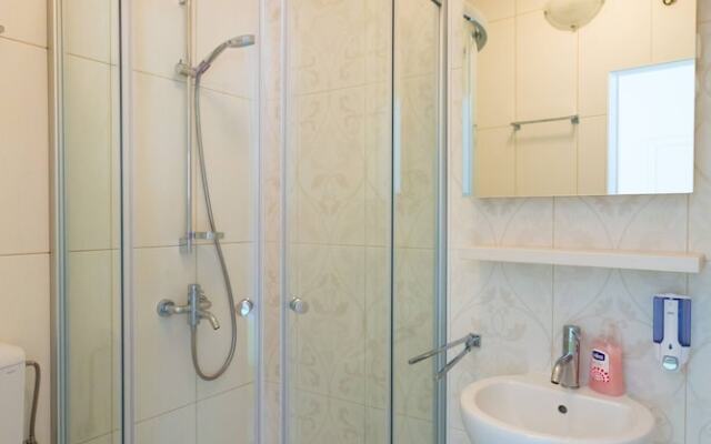 Dvori With Garden, Free Parking Next To Sea