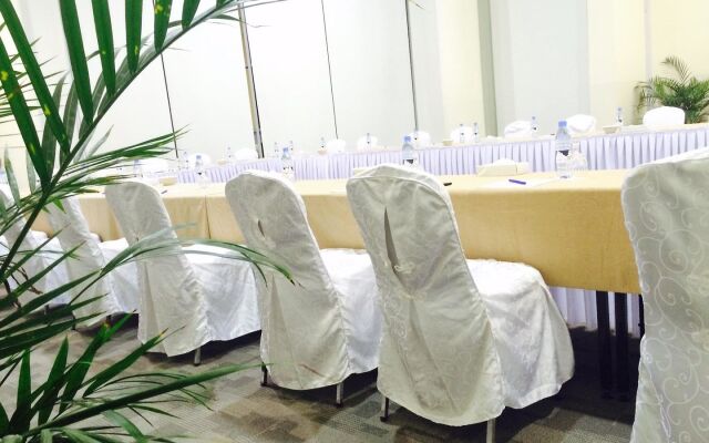 Tulip hotel And Suites