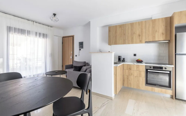 Elliot Neapoli, Athens