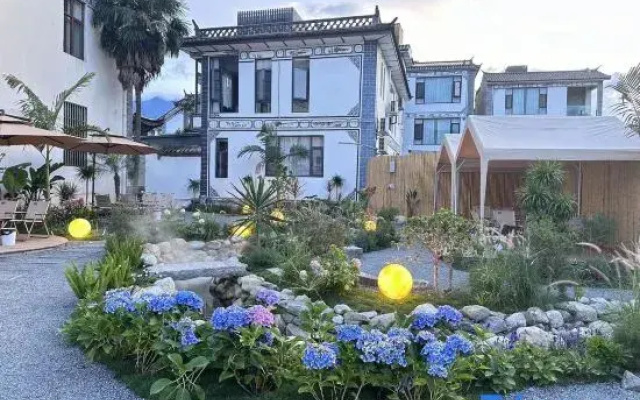 Yilanfanghua Seaview Garden Homestay (Dali Caicun Wharf Branch)