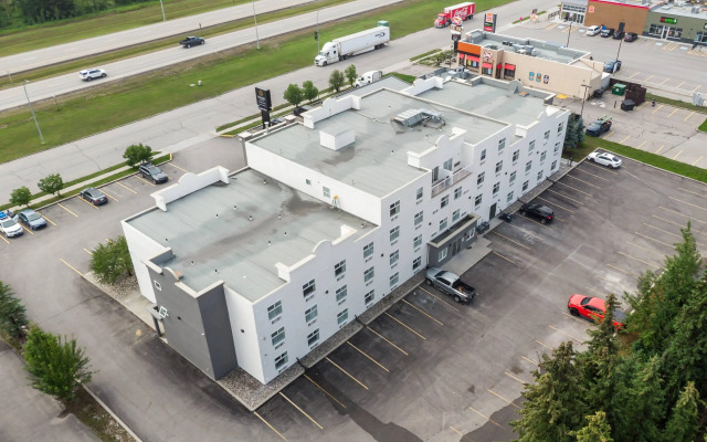 Velora Hinton, Ascend Hotel Collection
