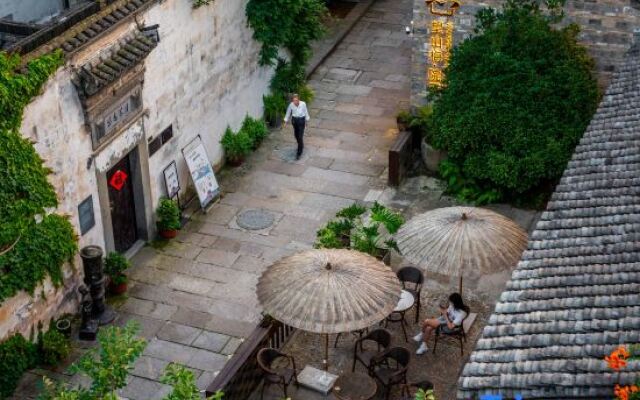 Hangzhou Jiande Yanzhou Ancient City. Looking at Shan Mei Yard.