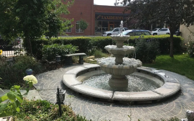 Hickory House Inn