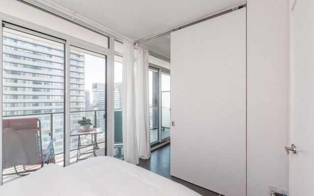 Noel Suites- Peter and Richmond St West