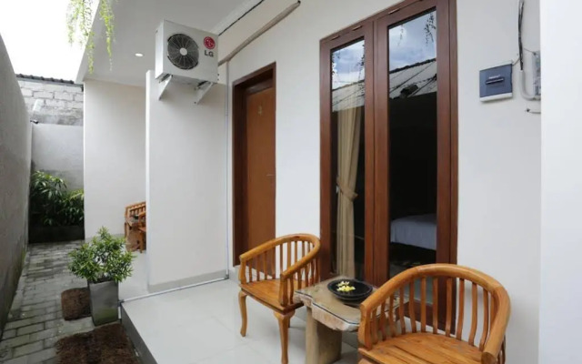 RedDoorz @ Mahendradatta Selatan
