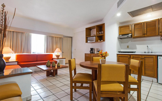 Costa De Oro Beach Hotel