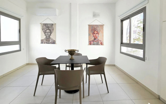 Phaedrus Living Ledras Residences 202