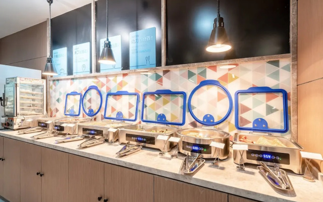 Holiday Inn Express Jinan Jingshi Road