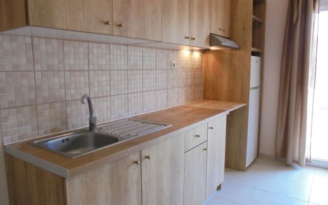 Yannis Residences