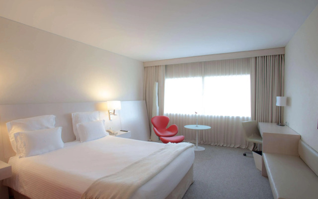 Pullman Rosario City Center Hotel