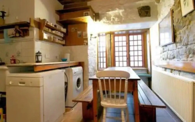 The Tower at Plane Castle-sleeps 4-pets Ok-parking