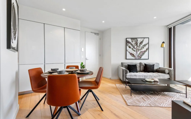 Elegant 2-bed Apartment With Expansive City Views – Guest Rooms – Melbourne