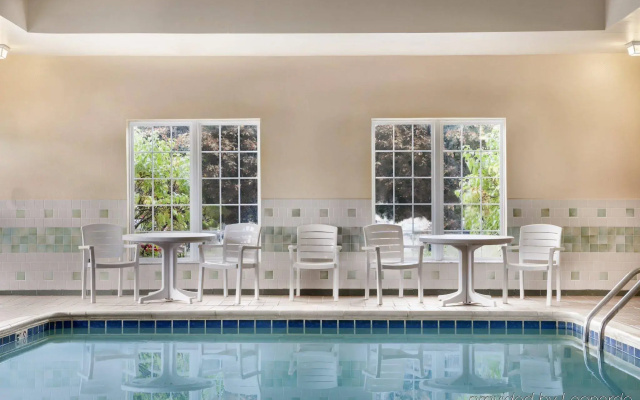 Country Inn & Suites by Radisson, Kalamazoo, MI