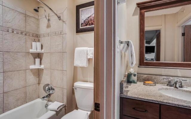 Laurelwood Condominiums Studio Premier Unit 301