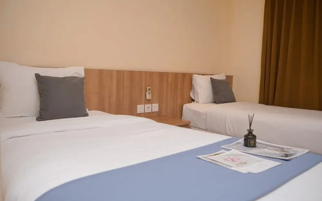 Comfy and Minimalist Studio (No Kitchen) Apartment Great Western – Guest Rooms – Tangerang