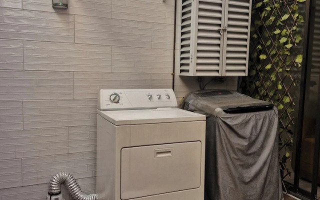 Warm fireplace and Patio - Smart TV