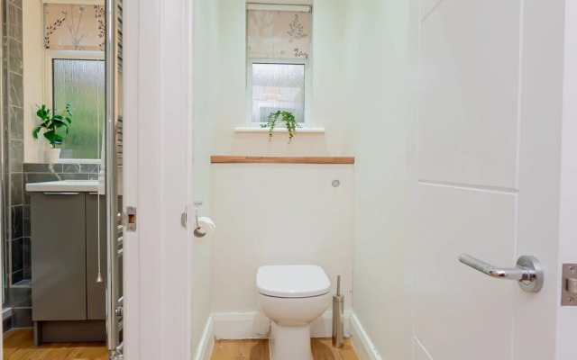Stunning 2-bed Apartment in Purley - Croydon Gem