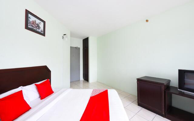 OYO 43955 N9 Business Hotel