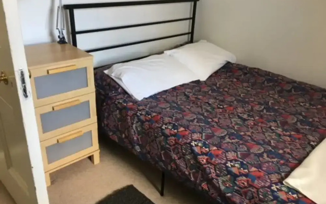 Spacious 4 Bedrooms Apartment in City Centre