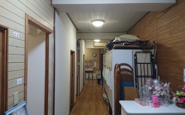 Ishigakijima Sunflower House - Hostel