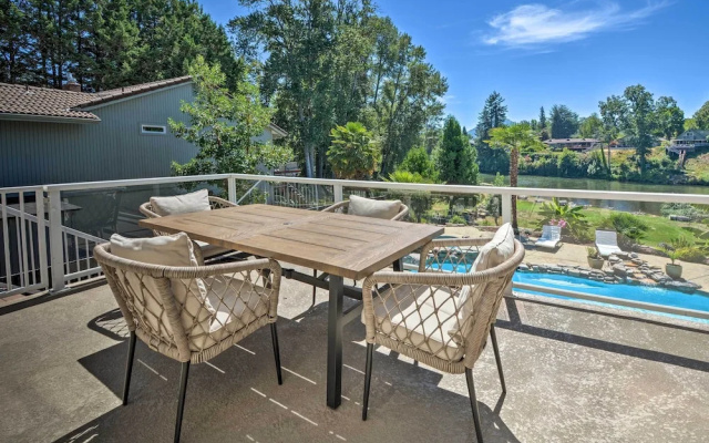 Luxe Getaway w/ Riverfront Views in Grants Pass!