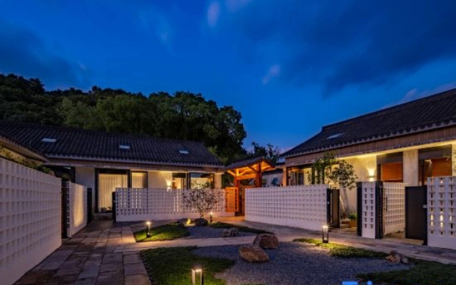 Ningbo Taolu SCHOLARS Hotel (Dongqian Lake)