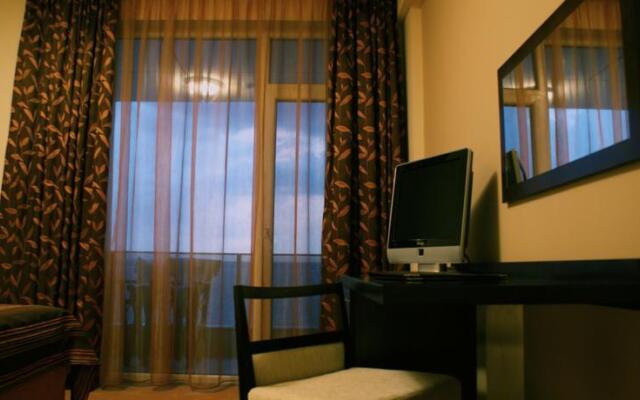 Hotel California Club by Chevalet