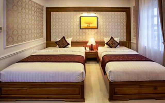 Riverside Hotel