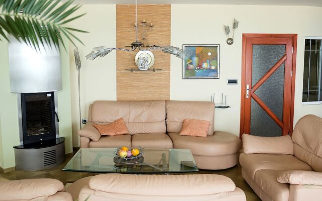 FM Deluxe 2-BDR Apartment - Varna Port