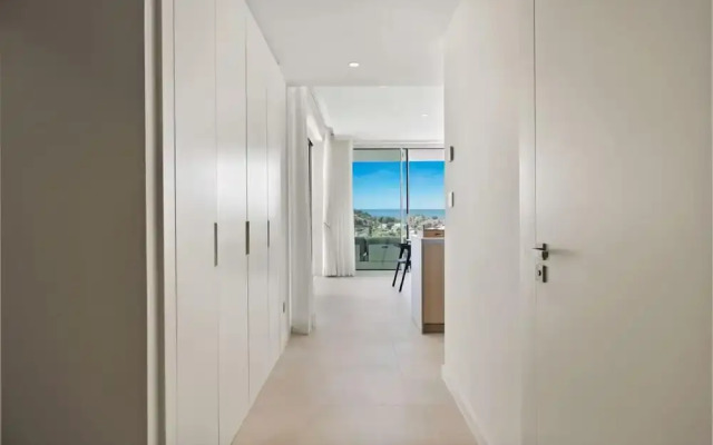 Hillside Flat With Pool in Palo Alto - Ref M49