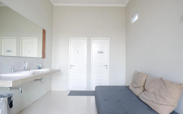 OYO 195 Stay @h Guesthouse – Guest Rooms – Sleman