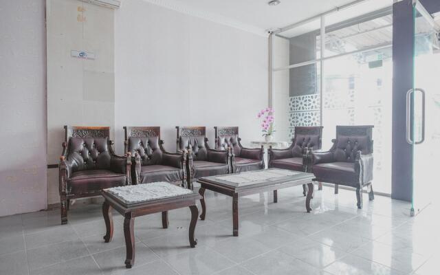 RedDoorz Plus near Istana Maimun Medan