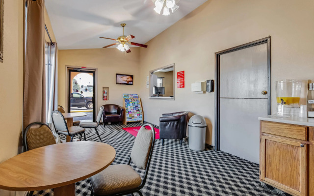 Econo Lodge Junction City I-70 Near Fort Riley