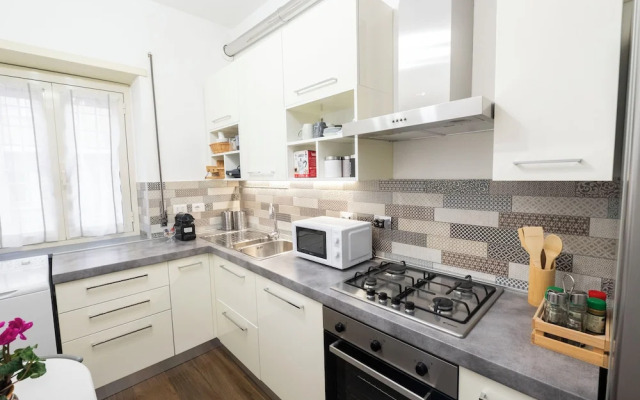 Lovely Design Apartment With Balcony