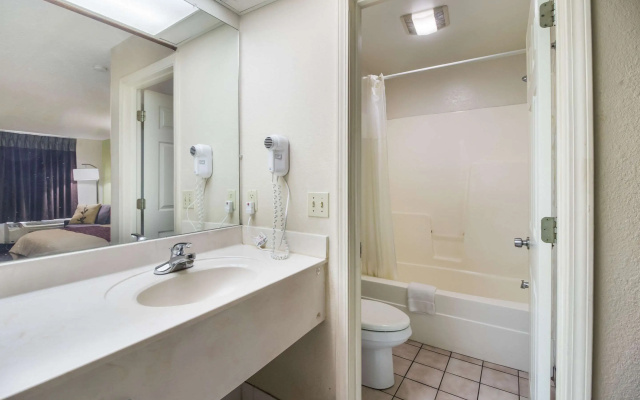 Rodeway Inn Bolivar