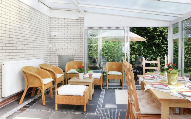 Comfortably Furnished Bungalow on Lake Veere