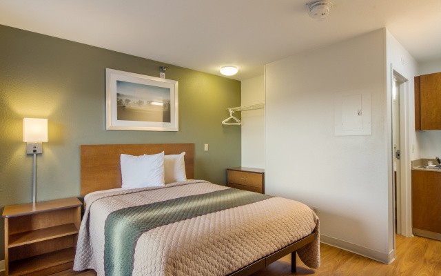 HomeTowne Studios By Red Roof Denver - Glendale/ Cherry Creek