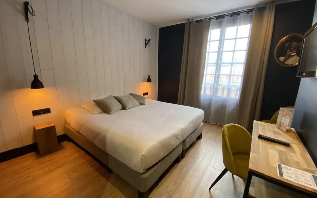 Hotel SPA Piscine le Petit Castel