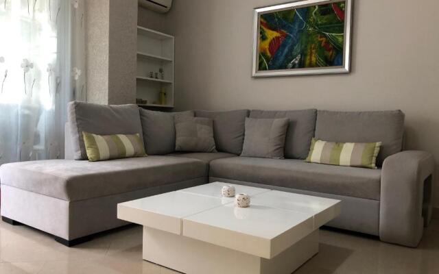 Mali i Robit Beachfront Apartment
