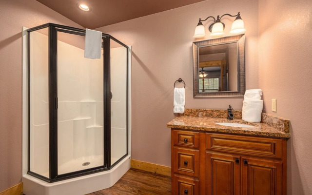 Hilltop Haven - Four Bedroom Chalet