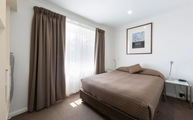 Forrest Hotel and Apartments – Guest Rooms – Canberra