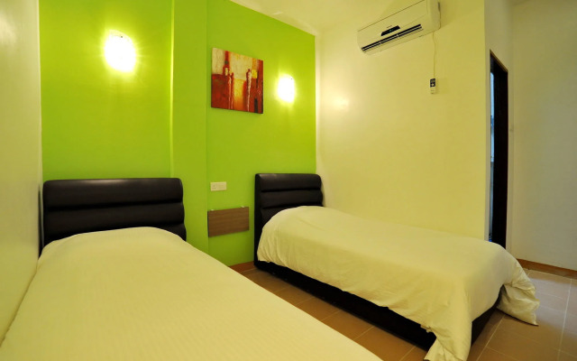 OYO 850 Gold Star Hotel