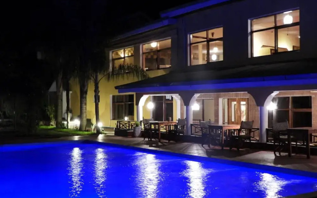Bougainvillea Safari Lodge