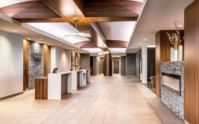 Clarion Hotel & Suites